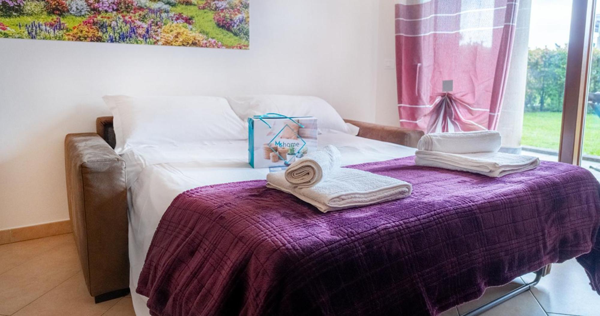 Oleandro Apartment - Featuring A Private Garden And Access To 5 Pools Desenzano del Garda Esterno foto