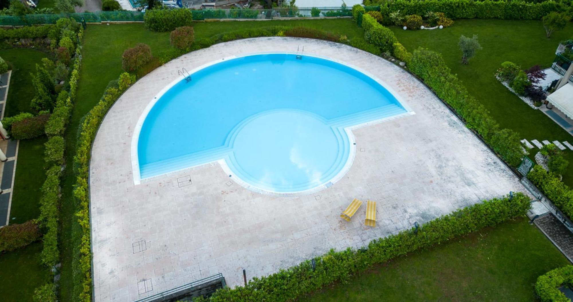 Oleandro Apartment - Featuring A Private Garden And Access To 5 Pools Desenzano del Garda Esterno foto