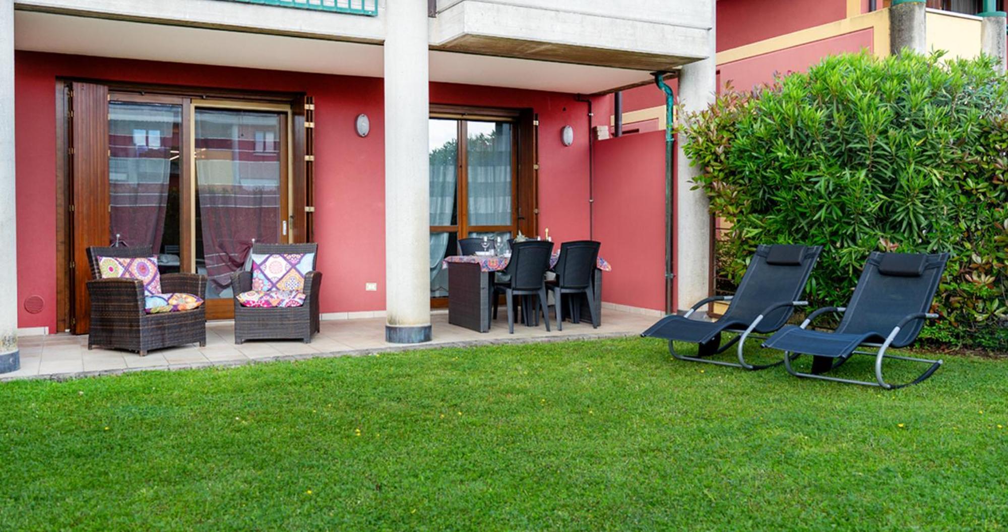 Oleandro Apartment - Featuring A Private Garden And Access To 5 Pools Desenzano del Garda Esterno foto